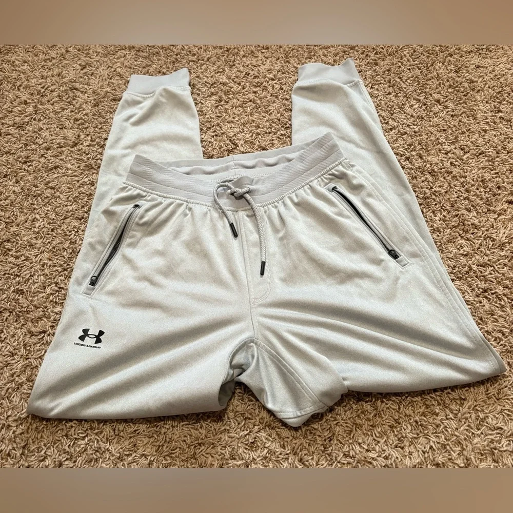 Under Armour Performance Joggers Men’s size Medium light gray